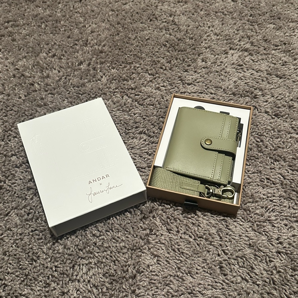 Andar x Lauren Lane Lo Wallet ~ Matcha